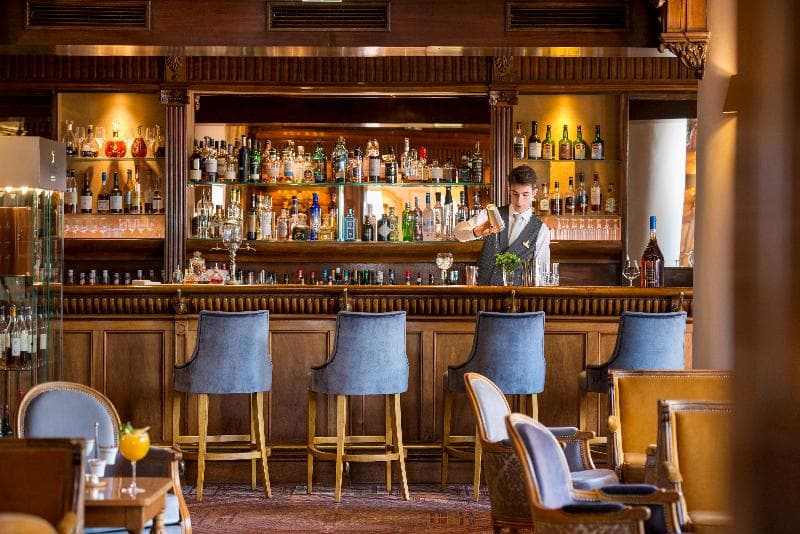 The Relais bar, late