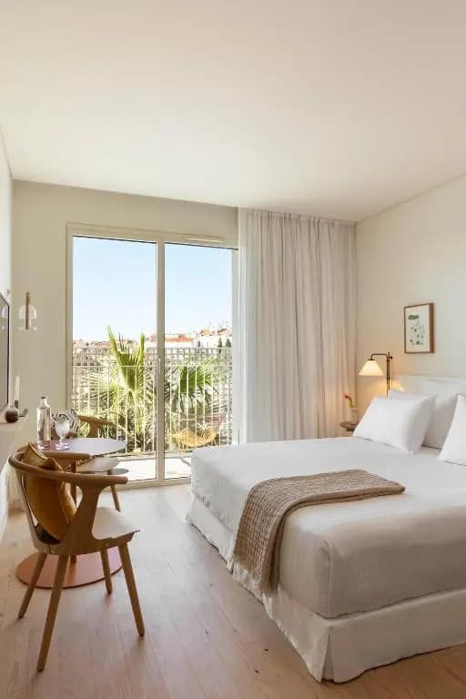 Standard Queen Room (City View) with Balcony